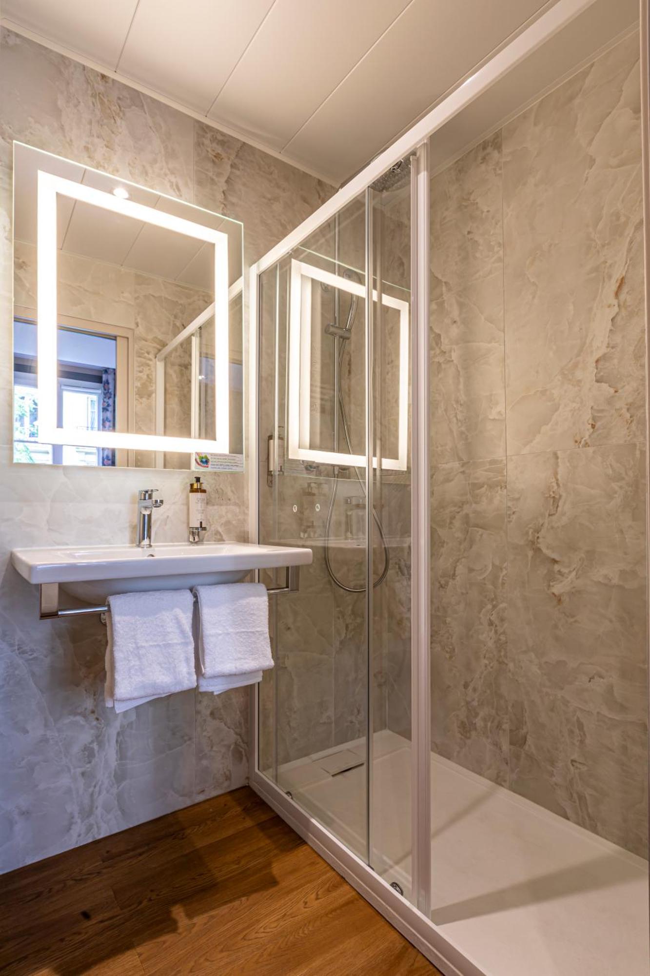 Chambre Lit Queen-Size Classique